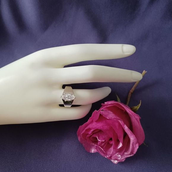 Swarovski Elements - Size 7 - Silver tone ring as pictured - Picture 3 of 6